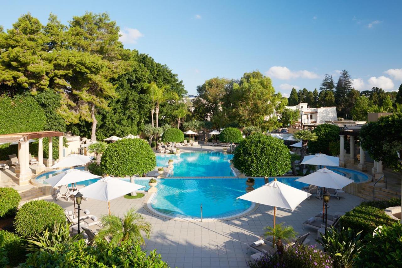 Corinthia Palace Malta Attard Exterior photo The swimming pool at the hotel
