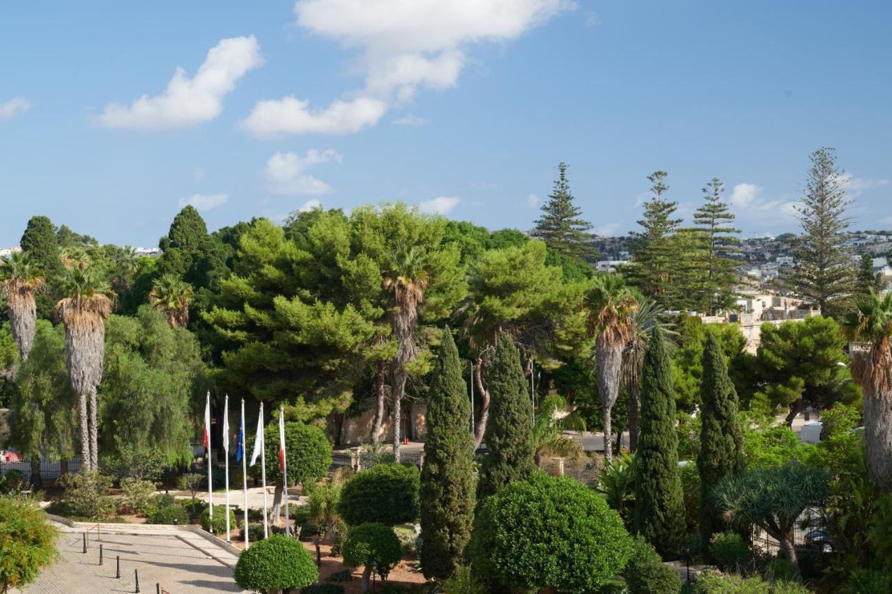 Corinthia Palace Malta Attard Exterior photo View of the park