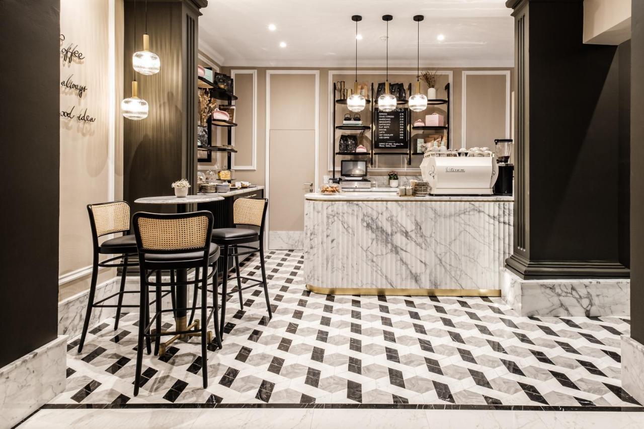 Corinthia Palace Malta Attard Exterior photo The interior of the café
