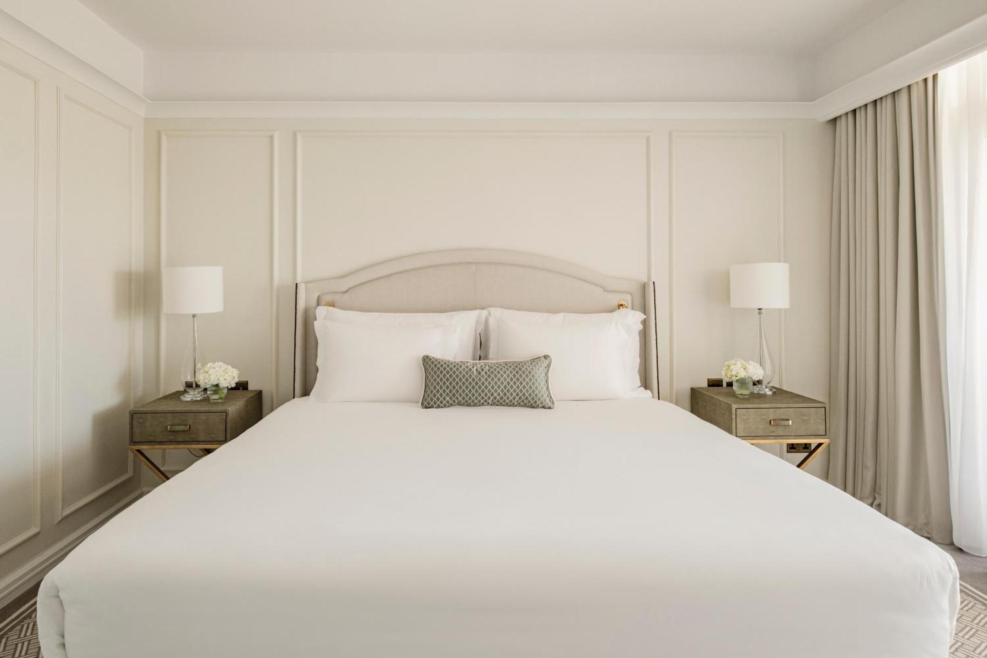 Corinthia Palace Malta Attard Exterior photo A bedroom at The Carlyle